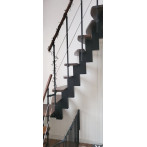Г-образна стълба Quadro, стъпала в цвят орех - черен парапет с квадратна площадка
