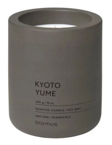 Ароматна свещ FRAGA размер L - цвят Tarmac - аромат Kyoto Yume - Blomus