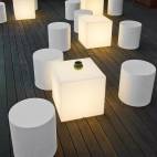 Градинска лампа - светещ куб